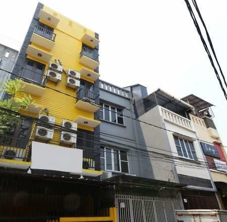 Отель Kamar Keluarga Mangga Besar Джакарта Экстерьер фото