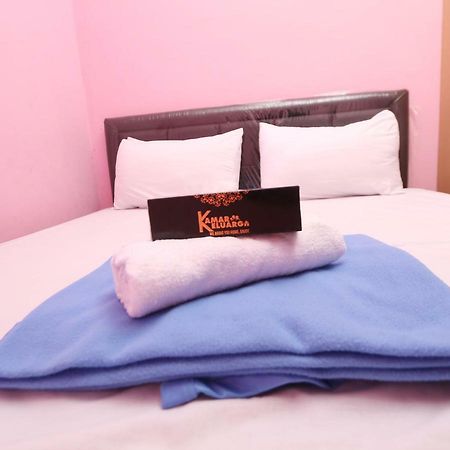 Отель Kamar Keluarga Mangga Besar Джакарта Экстерьер фото