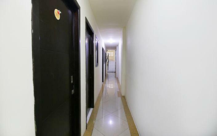 Отель Kamar Keluarga Mangga Besar Джакарта Экстерьер фото