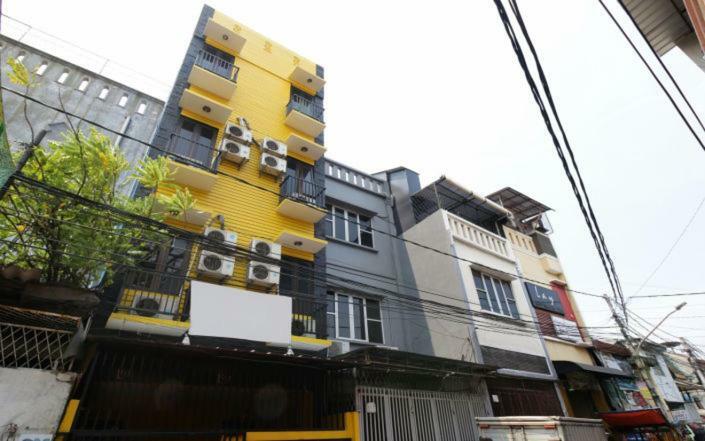 Отель Kamar Keluarga Mangga Besar Джакарта Экстерьер фото