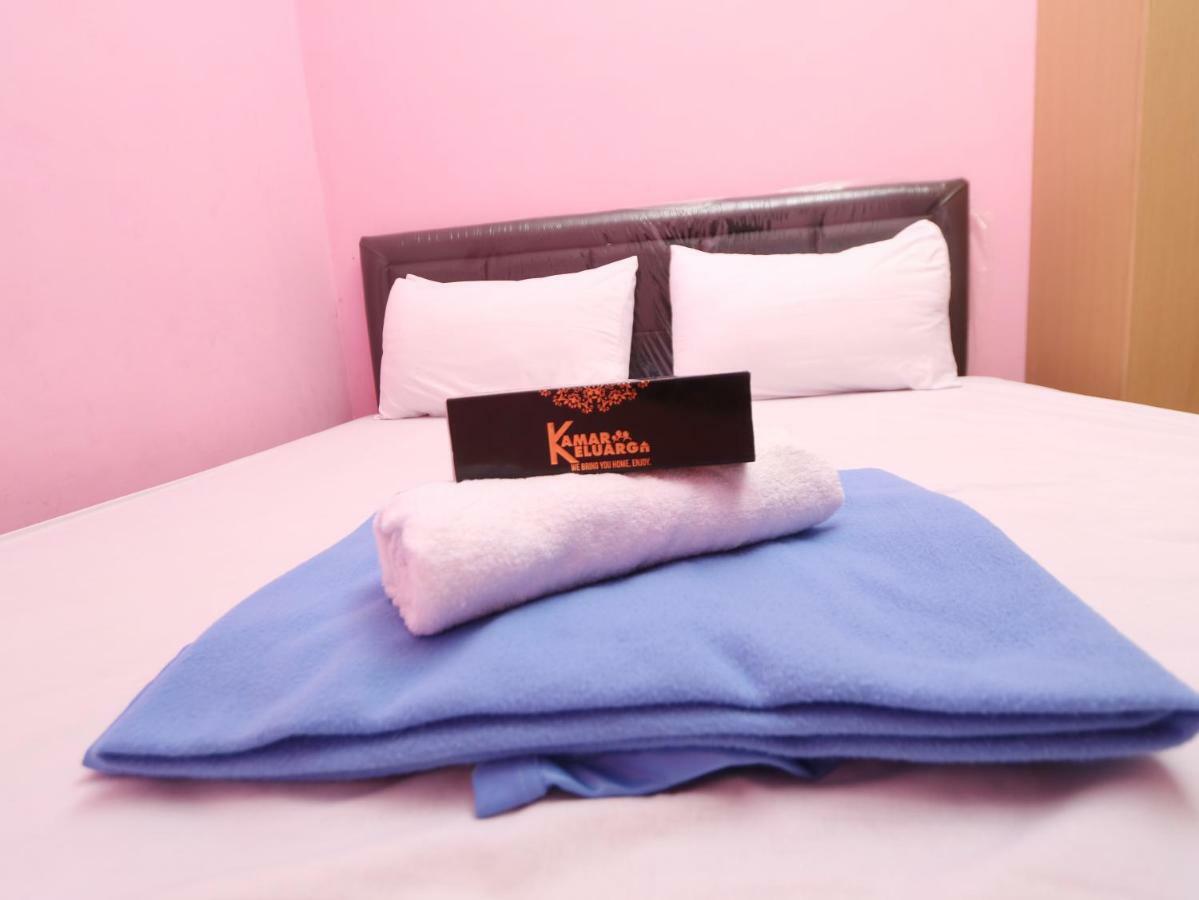 Отель Kamar Keluarga Mangga Besar Джакарта Экстерьер фото