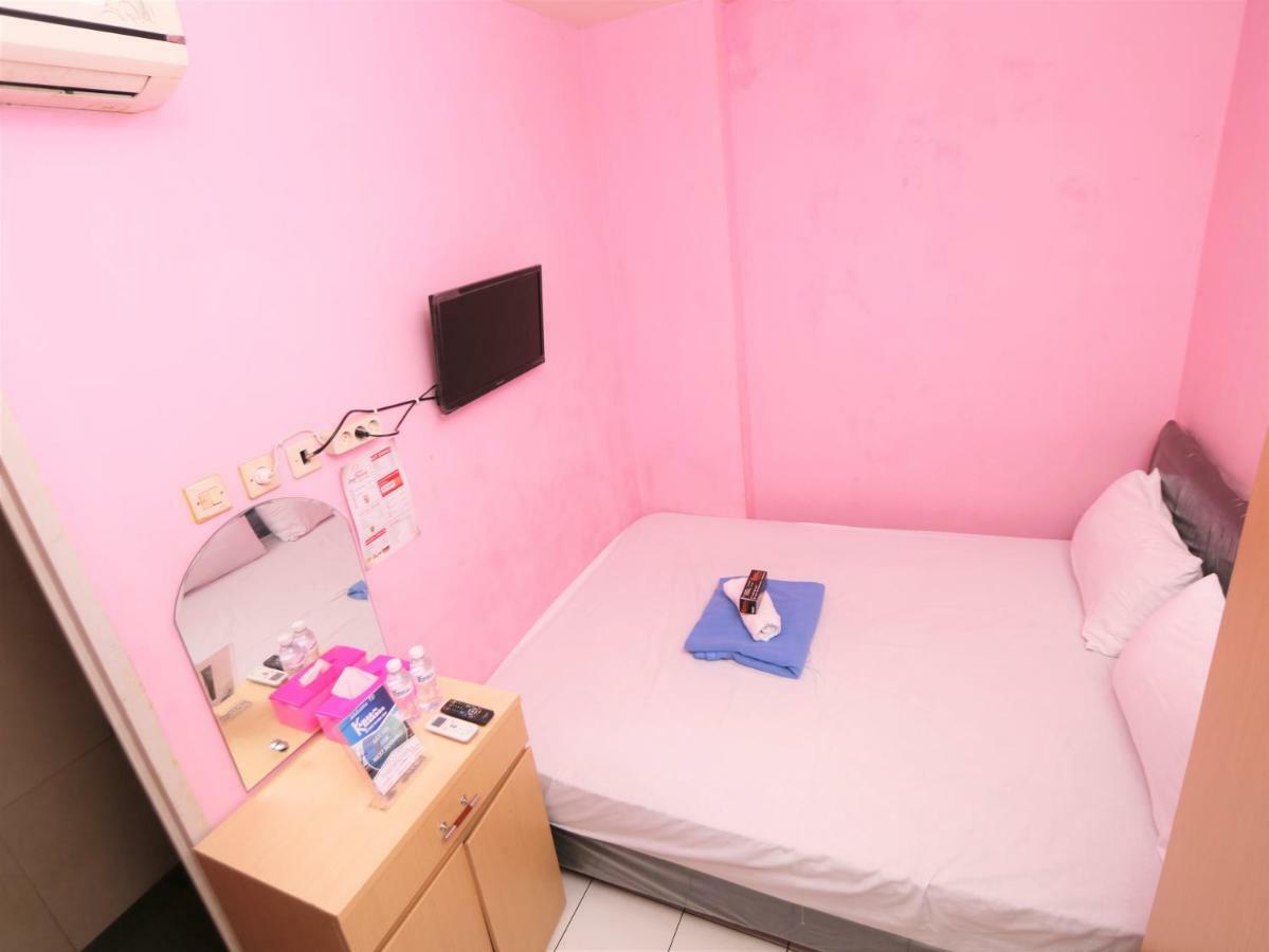 Отель Kamar Keluarga Mangga Besar Джакарта Экстерьер фото