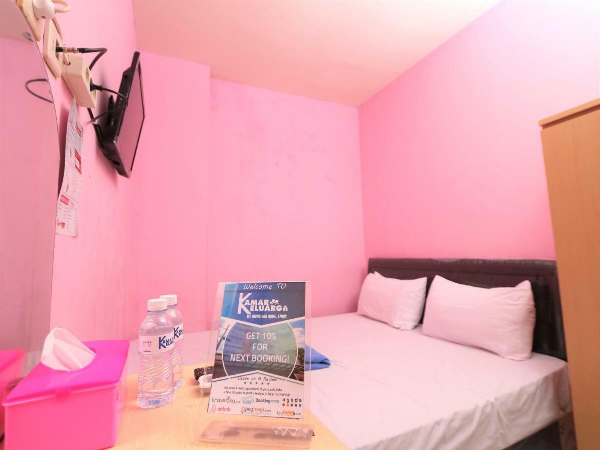 Отель Kamar Keluarga Mangga Besar Джакарта Экстерьер фото